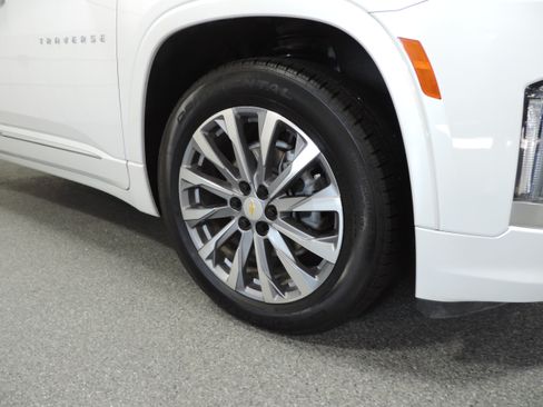 Used 2023 Chevrolet Traverse Premier image 11
