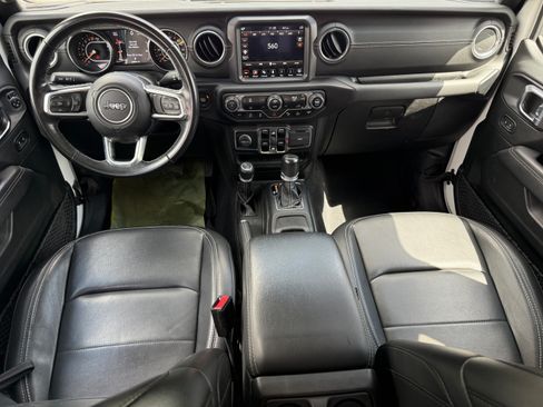 Used 2021 Jeep Gladiator Overland AWD/4WD image 2
