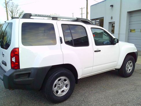 Used 2011 Nissan Xterra X image 3