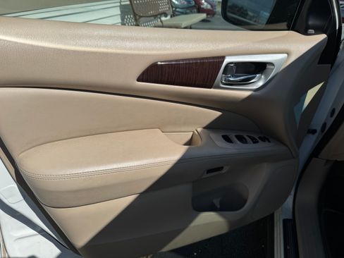 Used 2015 Nissan Pathfinder AWD/4WD image 9