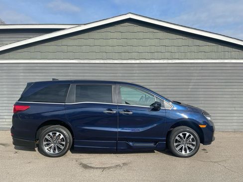 Used 2023 Honda Odyssey EX-L image 4