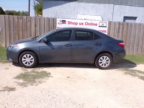 Used 2014 Toyota Corolla image 2