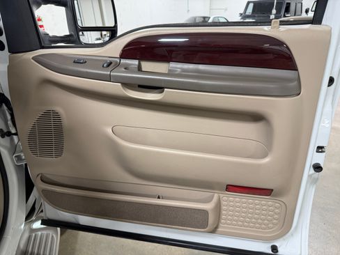 Used 2004 Ford Excursion 4WD Eddie Bauer image 20