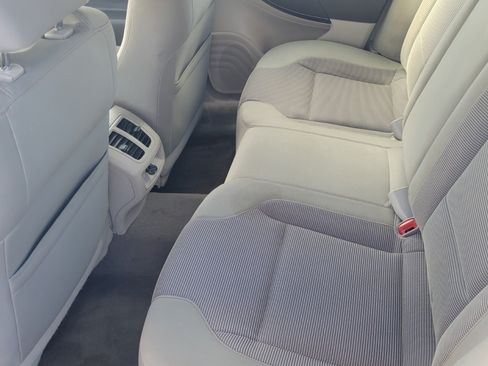 Used 2010 Ford Taurus SEL image 6