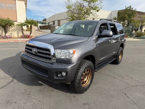 Used 2017 Toyota Sequoia SR5 image 3