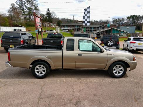 Used 2004 Nissan Frontier XE image 5