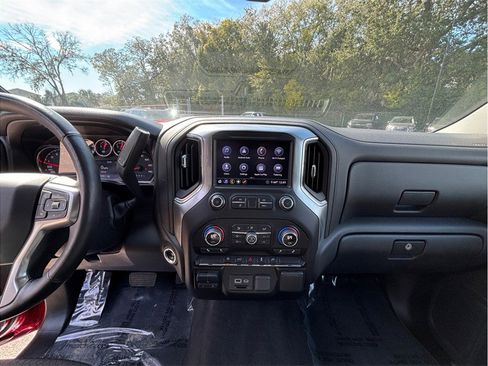 Used 2020 Chevrolet Silverado 1500 LT image 11