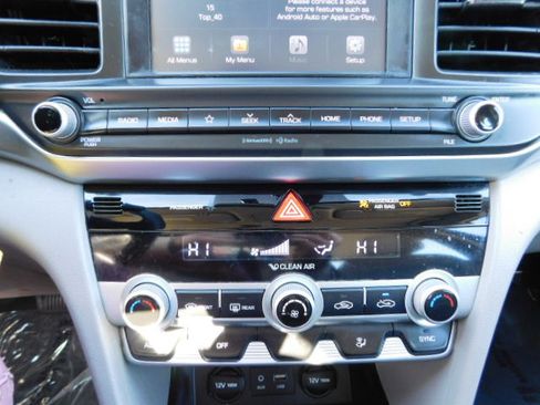 Used 2020 Hyundai Elantra SEL image 19