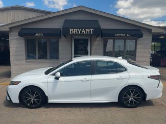 Used 2021 Toyota Camry SE image 1