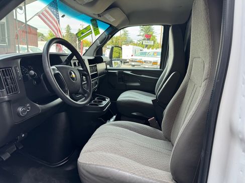 Used 2015 Chevrolet Express 3500 image 7