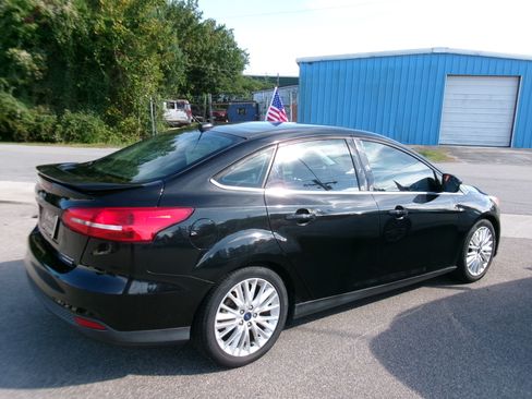 Used 2015 Ford Focus Titanium image 2