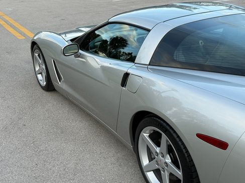 Used 2005 Chevrolet Corvette Coupe RWD image 34