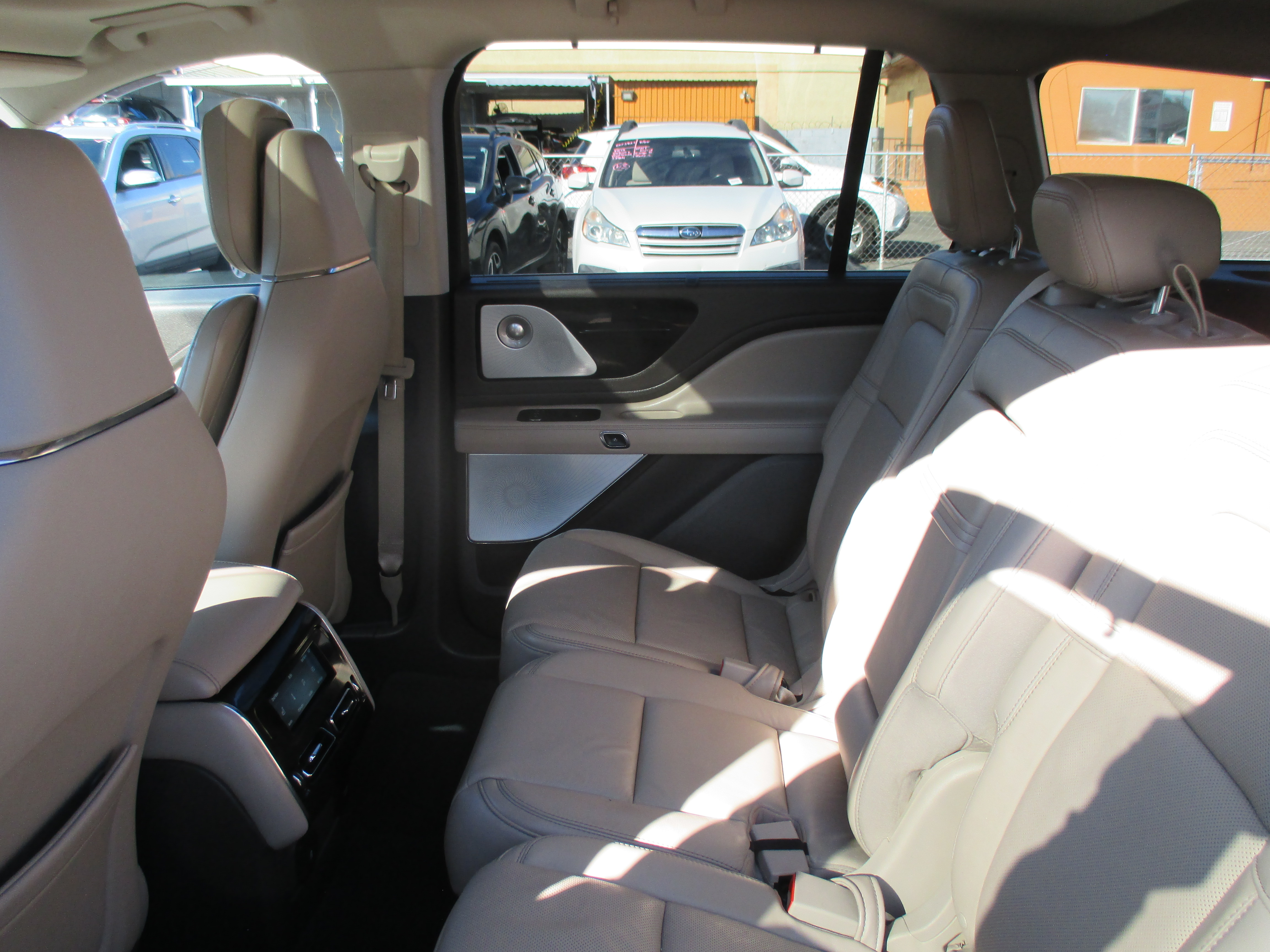 Used 2020 Lincoln Aviator AWD Reserve image 11