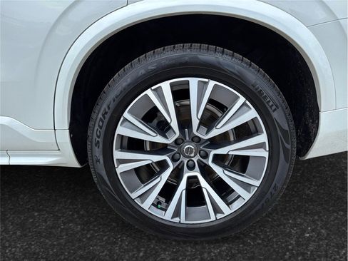 Used 2021 Volvo XC90 T6 Momentum image 15