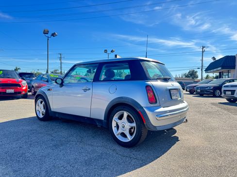 Used 2004 MINI Cooper image 4