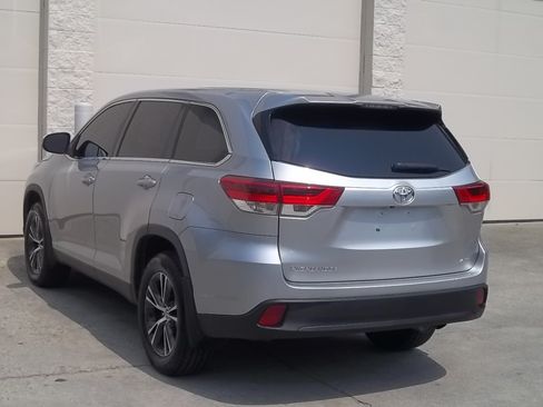 Used 2019 Toyota Highlander AWD V6 image 6