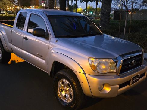Used 2007 Toyota Tacoma PreRunner image 32