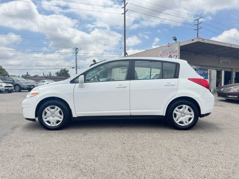 Used 2011 Nissan Versa 1.8 S Hatchback FWD image 4