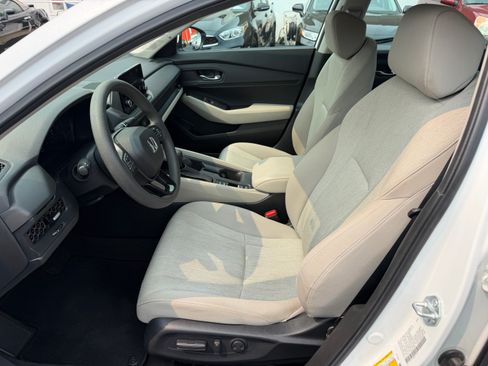 Used 2023 Honda Accord EX image 3