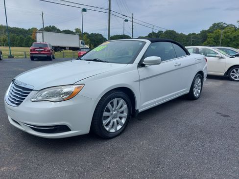 Used 2011 Chrysler 200 Touring image 9
