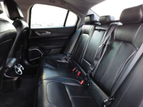 Used 2018 Alfa Romeo Giulia image 18