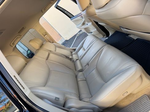 Used 2010 Lexus LX 570 image 33