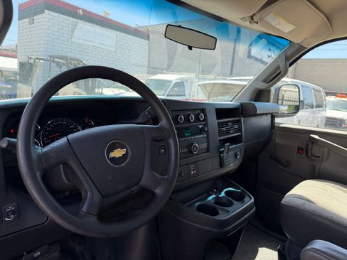 Used 2017 Chevrolet Express 3500 UNAVAIL RWD image 9