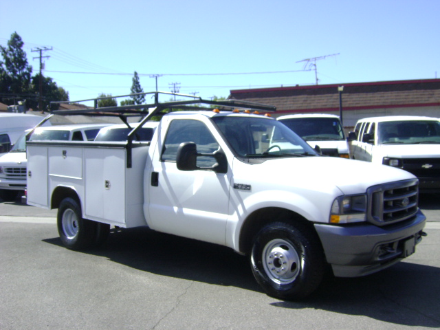 Used 2004 Ford F350 2WD Regular Cab DRW Super Duty image 3