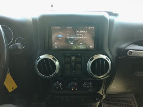 Used 2015 Jeep Wrangler 4WD Unlimited Sahara image 57