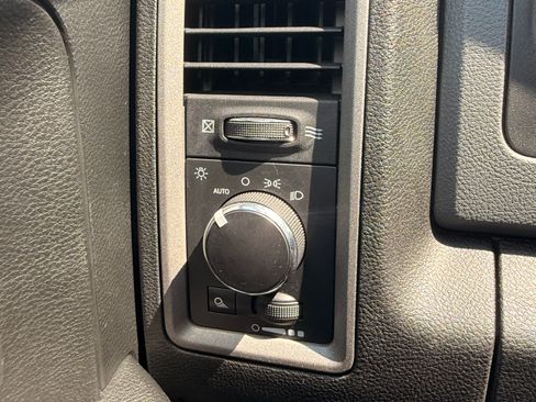 Used 2018 RAM 1500 2WD Quad Cab ST image 9