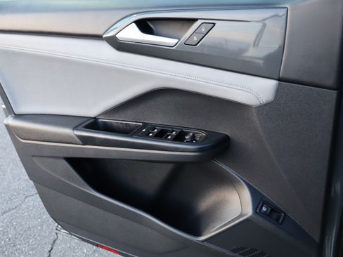 Used 2022 Volkswagen Taos SEL image 21