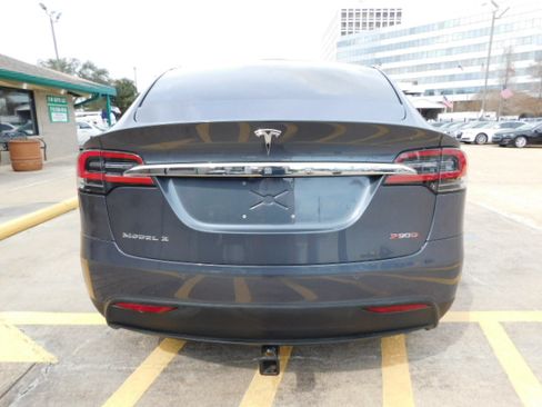 Used 2016 Tesla Model X P90D image 7