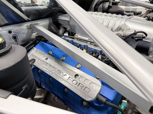 Used 2005 Ford GT RWD image 15