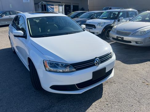Used 2013 Volkswagen Jetta SE Sedan FWD image 4
