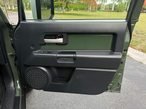 Used 2014 Toyota FJ Cruiser AWD/4WD image 76