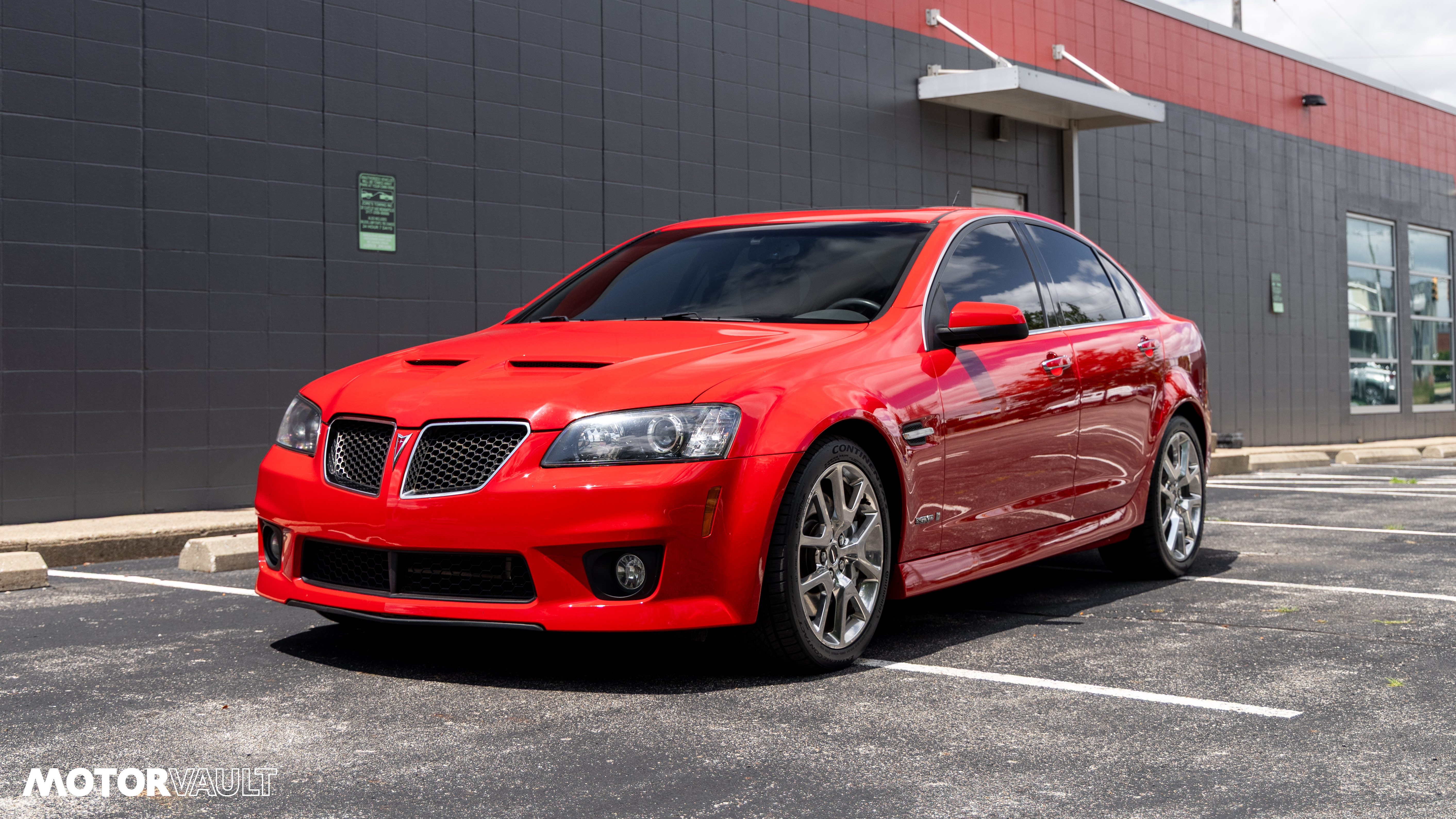 Used 2009 Pontiac G8 GXP RWD image 1