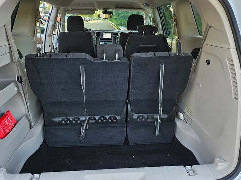 Used 2024 Chrysler Voyager LX image 12