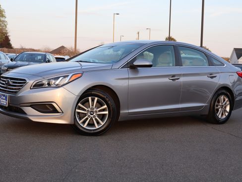 Used 2016 Hyundai Sonata SE image 3