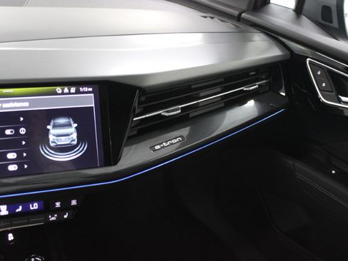 Used 2024 Audi Q4 e-tron Premium Plus image 33