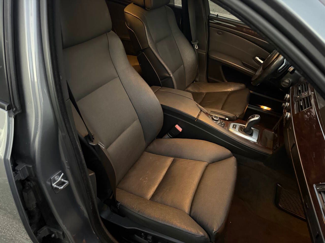 Used 2010 BMW 550i w/ M-Sport Package RWD image 24