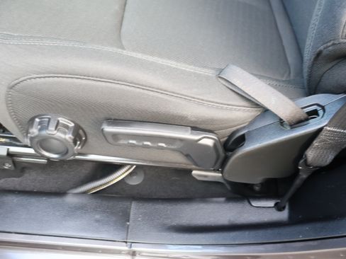 Used 2021 Jeep Wrangler Sport S image 19