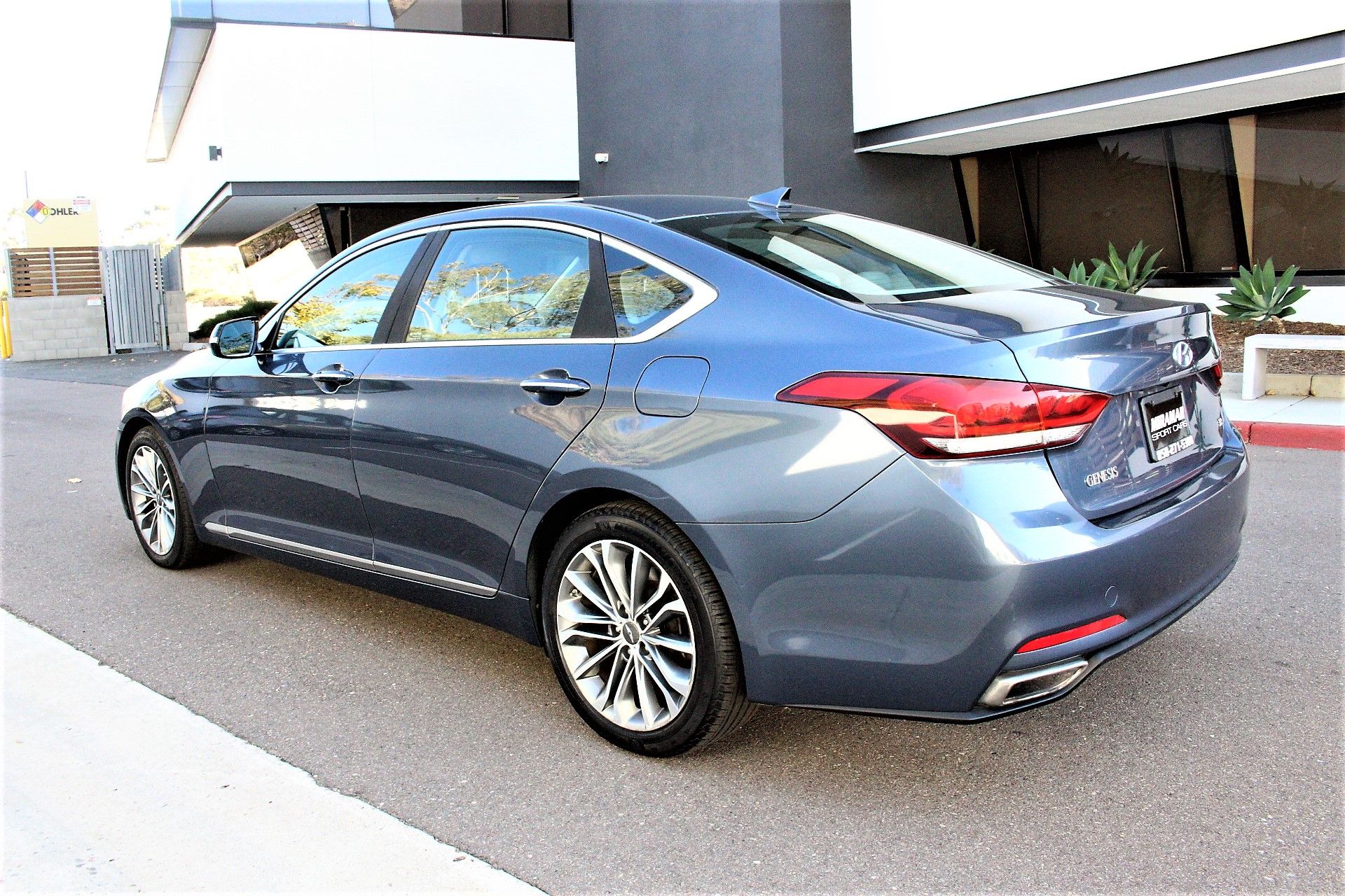 Used 2015 Hyundai Genesis 3.8 2 wheel drive image 5