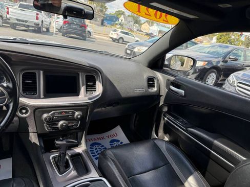 Used 2021 Dodge Charger SXT image 12