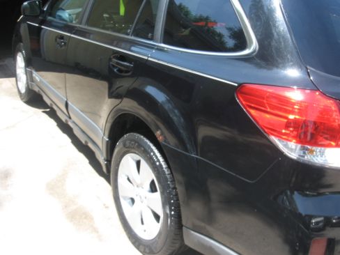 Used 2011 Subaru Outback 2.5i Limited AWD/4WD image 6