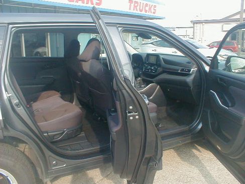 Used 2023 Toyota Highlander image 6