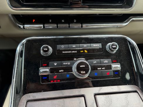 Used 2019 Lincoln Navigator Reserve image 17