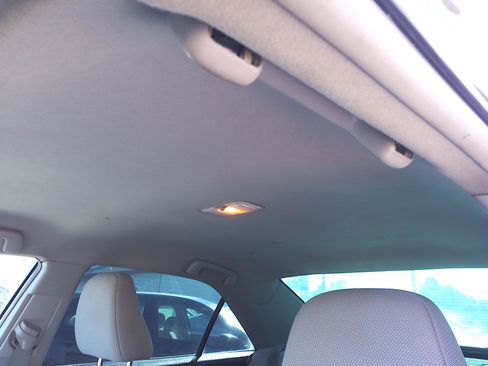 Used 2012 Toyota Camry LE image 32