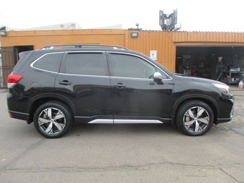 Used 2020 Subaru Forester Touring image 2