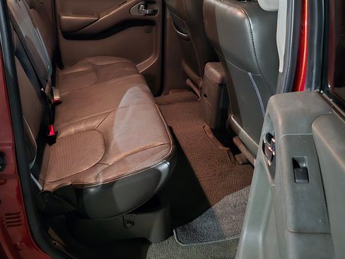 Used 2013 Nissan Frontier PRO-4X image 29