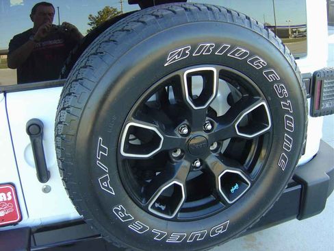 Used 2018 Jeep Wrangler 4xe Unlimited Sahara image 13